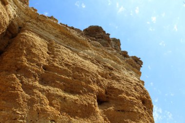 Mavi gökyüzüne karşı fantastik Ukrayna dağlar