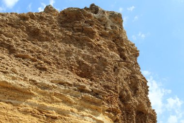 Mavi gökyüzüne karşı fantastik Ukrayna dağlar