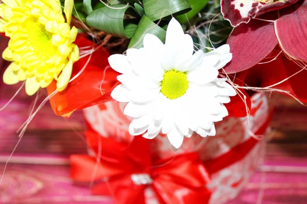 Caixa Presente Com Belas Flores Orquídea Para Meninas — Fotografia de Stock