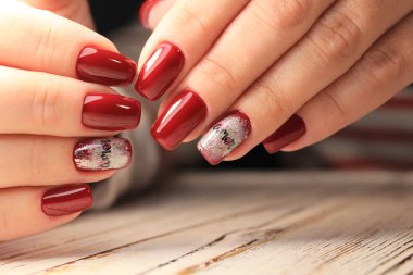 güzel bir doku üzerinde bir tasarım ile moda manikür