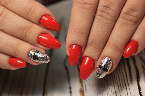 Close Van Vrouw Handen Met Nagel Ontwerp Trendy Crackle Nagellak — Stockfoto