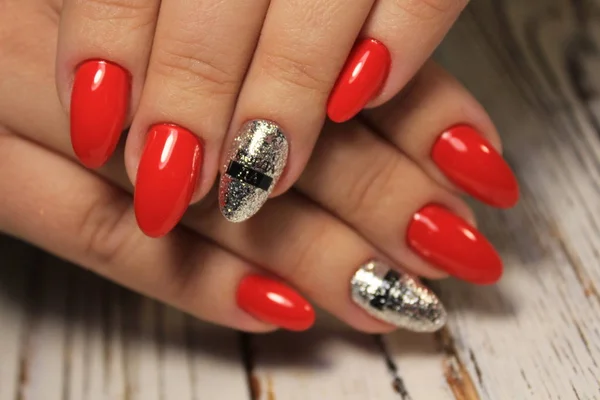 Zbliżenie Kobieta Ręce Paznokci Modny Crackle Lakier Paznokci Manicure Paznokci — Zdjęcie stockowe