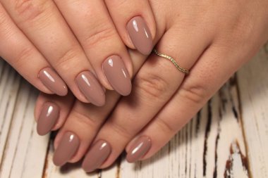 Manikürlü Tırnak Cilalı Sanat Tasarımı.