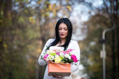 Esmer kız ile güzel bir rakam. Ukrayna dili