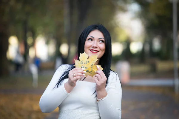 Ragazza Bruna Con Una Bella Figura Ucraino — Foto Stock