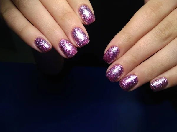 Mãos Mulher Com Uma Manicura Elegante — Fotografia de Stock