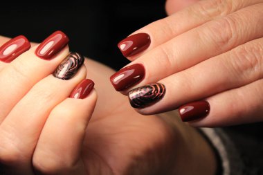 trendy bir doku üzerinde göz alıcı güzel manikür