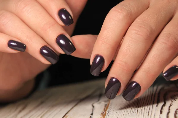 Mãos Mulher Com Uma Manicura Elegante — Fotografia de Stock