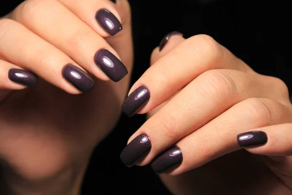Mani Delle Donne Con Una Manicure Elegante — Foto Stock