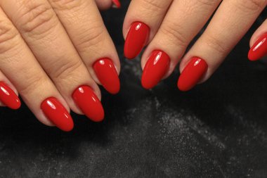 modaya uygun doku arka plan üzerinde seksi gri manikür