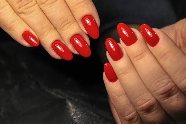 Mani Delle Donne Con Una Manicure Elegante — Foto Stock