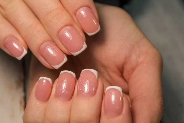 Unghie Naturali Incredibili Mani Donna Con Manicure Pulita Smalto Semipermanente — Foto Stock