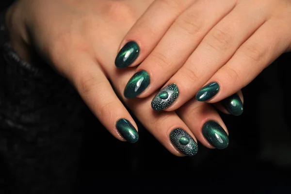 Świąteczny Manicure Paznokci Winter Holiday Styl Jasny Manicure Klejnotów Choinki — Zdjęcie stockowe