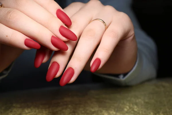 Doğal çivi güzellik. Mükemmel temiz manikür