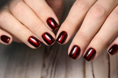 trendy bir doku üzerinde göz alıcı güzel manikür