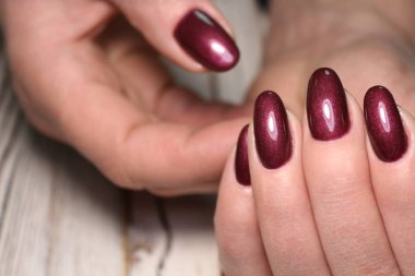 modaya uygun doku arka plan üzerinde seksi gri manikür