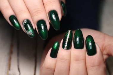 Manikürlü tırnaklar tırnak cilası sanat tasarım. En iyi