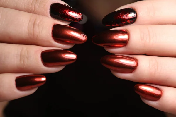 Closeup photo of a beautiful female hands with elegant manicure — Stock Photo, Image