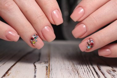 Güzel bakımlı kadının elleri