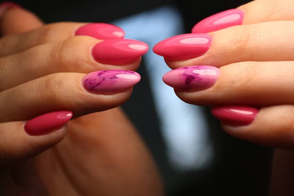 göz alıcı manikür çivi