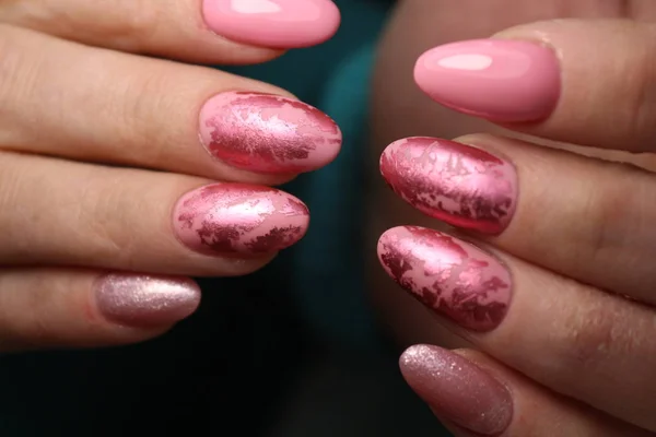 Manicure met lange nagels — Stockfoto