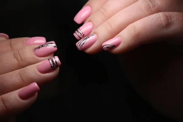 Manicure met lange nagels — Stockfoto