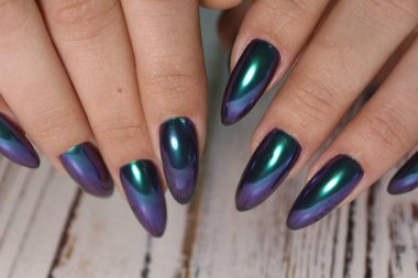 güzel jel cila manikür moda dokulu bir arka plan üzerinde