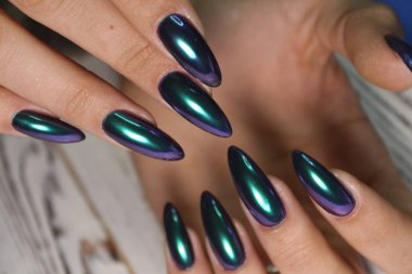 güzel jel cila manikür moda dokulu bir arka plan üzerinde