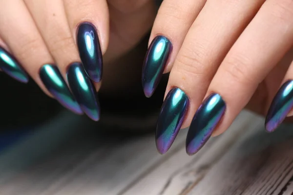 Gemanicuurde nagels Nagel Poolse kunst design. — Stockfoto