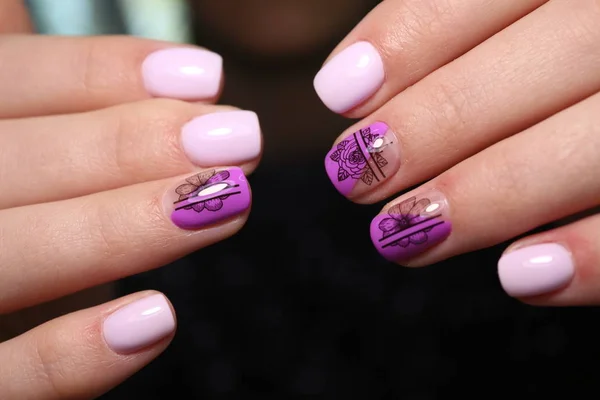 Fashion nails manicure on beautiful female hands — Stock Photo, Image