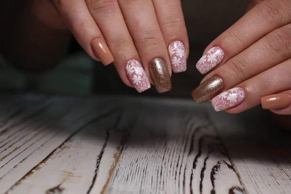 De schoonheid van de natuurlijke nagels. Perfect schoon manicure — Stockfoto
