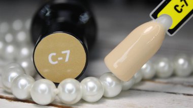 Tırnak cilası. Jel Lehçe. Farklı renklerde tırnak cilası. İpuçları.