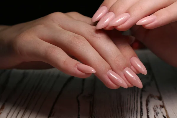 La belleza de las uñas naturales. Manicura limpia perfecta — Foto de Stock