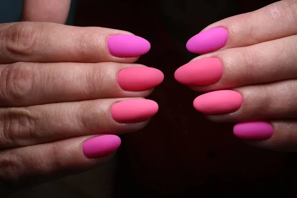 Jovens manicure design melhores unhas, verniz gel — Fotografia de Stock