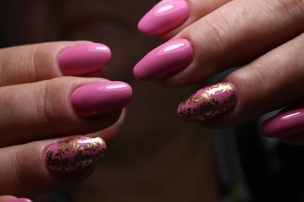 Diseño de manicura juvenil mejores uñas, barniz de gel — Foto de Stock