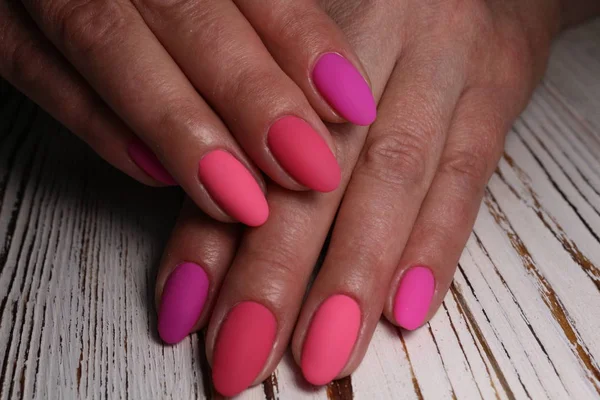 A beleza das unhas naturais. Perfeito manicure limpo — Fotografia de Stock