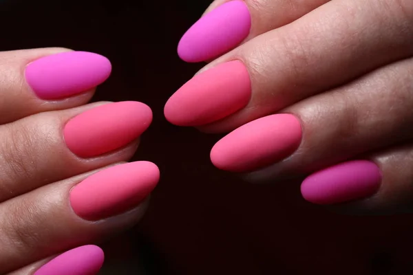 A beleza das unhas naturais. Perfeito manicure limpo — Fotografia de Stock