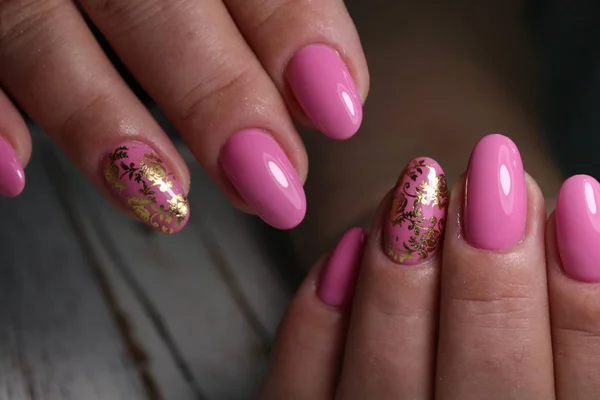 Fashionable beige manicure with a silver pattern design — Stock Photo, Image