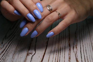 modaya uygun doku arka plan üzerinde göz alıcı güzel manikür