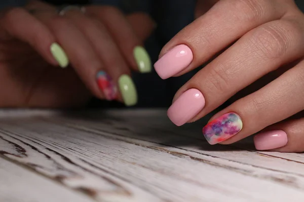 Glamorous beautiful manicure on a trendy texture background — Stock Photo, Image