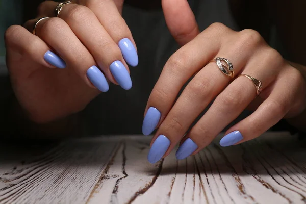 La belleza de las uñas naturales. Manicura limpia perfecta — Foto de Stock