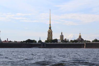 Güzel mimarisi ile Saint Petersburg kentinde Bina