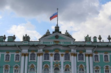 Güzel mimarisi ile Saint Petersburg kentinde Bina