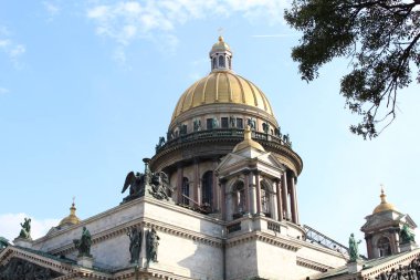 Güzel mimarisi ile Saint Petersburg kentinde Bina