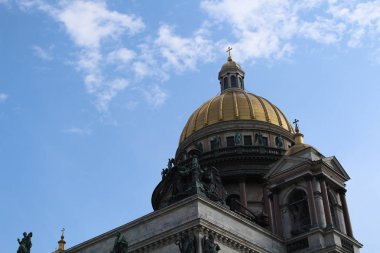 Güzel mimarisi ile Saint Petersburg kentinde Bina