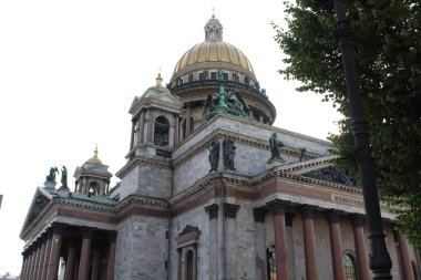 Güzel mimarisi ile Saint Petersburg kentinde Bina