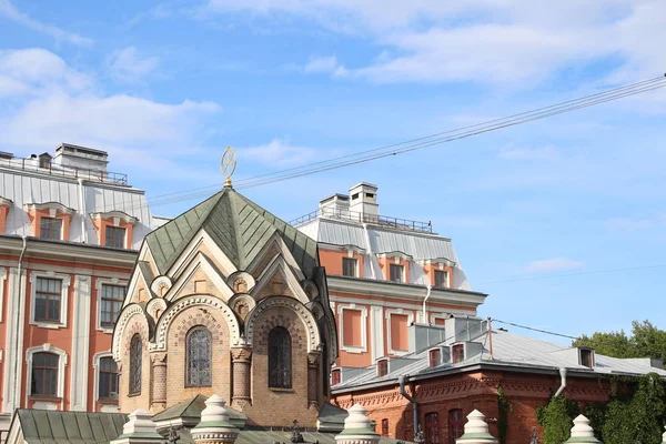Gebäude in der Stadt des heiligen Peter mit schöner Architektur — Stockfoto