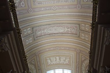 Güzel mimarisi ile Saint Petersburg kentinde Bina