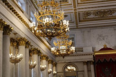 Güzel mimarisi ile Saint Petersburg kentinde Bina