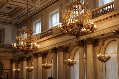 Güzel mimarisi ile Saint Petersburg kentinde Bina